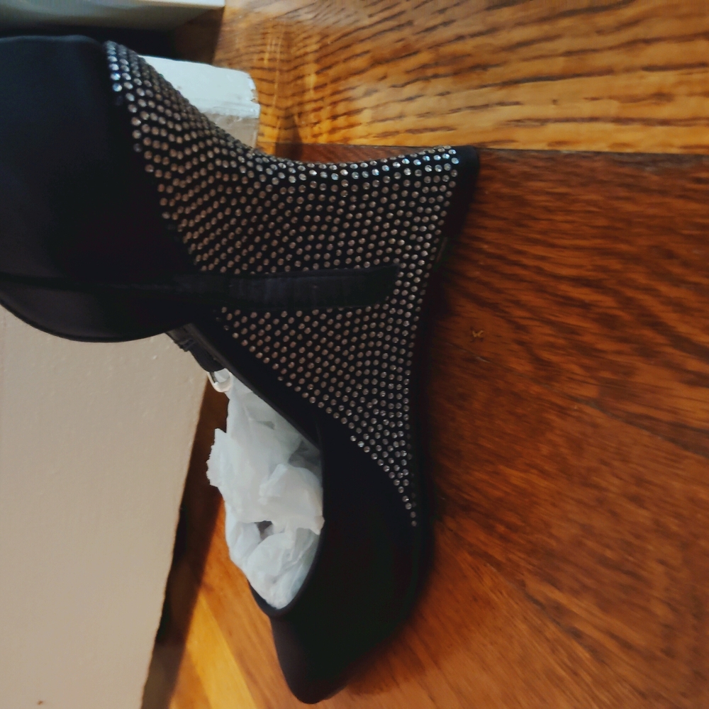 Elegant Black Heels with Studded Accents - Picture 7 of 10
